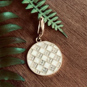 Gold colored square designed necklace or earing!